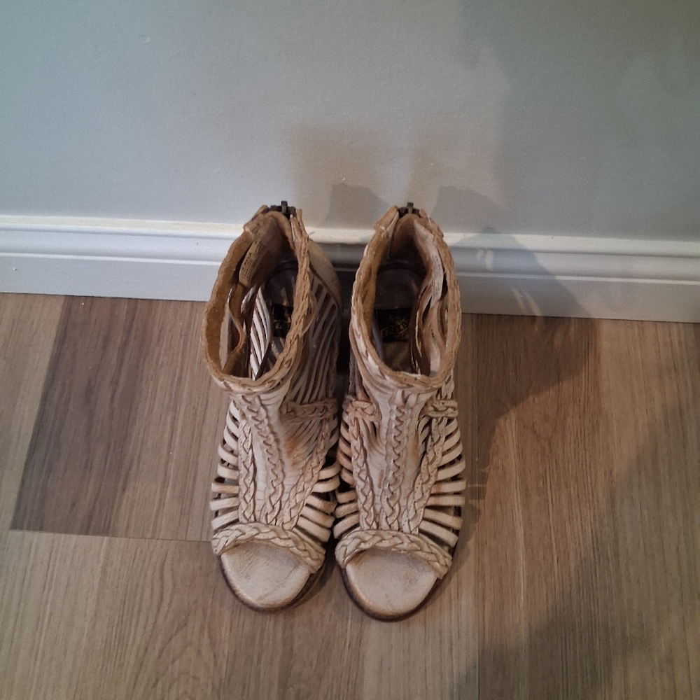Freebird Woven Cream Sandals